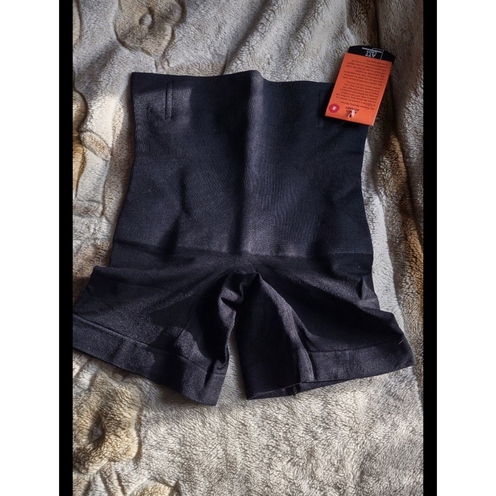 NWT Women's Size Small Shape Wear Spanx Shorts